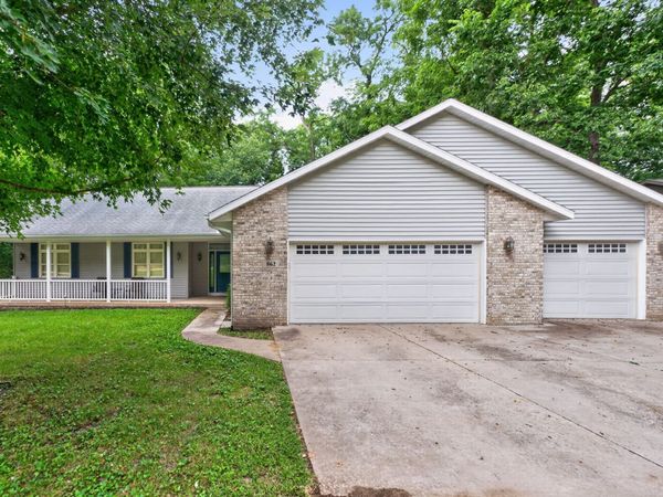 862 Briggs Avenue , Dixon, IL 61021