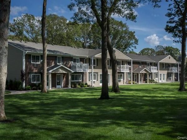 13 Margate Place , Unit 1302b, Coram, NY 11727