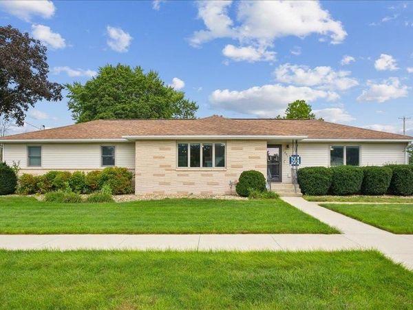 201 W Acers Street, Manchester, IA 52057