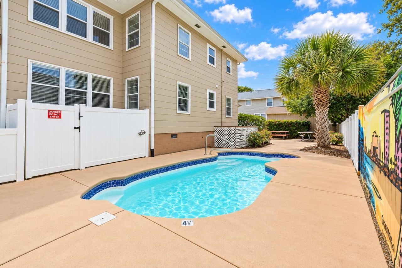 3908 Seaview St.  Photo 5