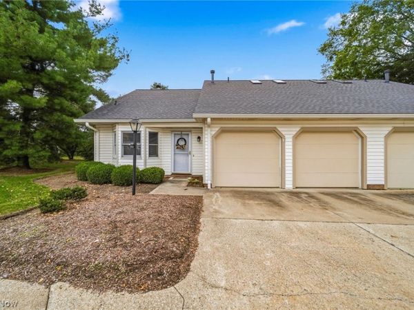 775 Hampton Circle, Unit 2, Aurora, OH 44202