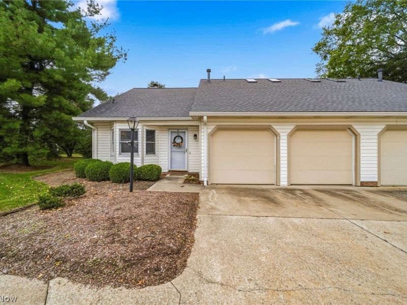 775 Hampton Circle, Unit 2, Aurora, OH 44202 Photo 1