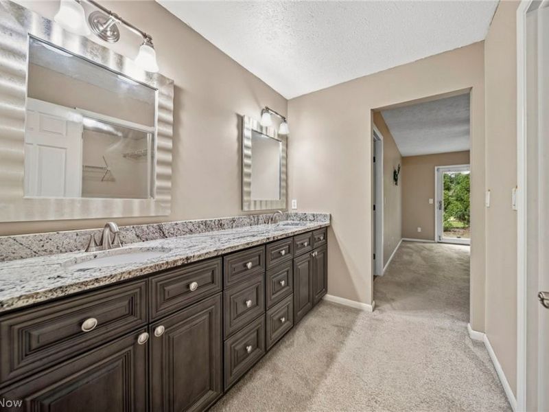 775 Hampton Circle, Unit 2, Aurora, OH 44202 Photo 11