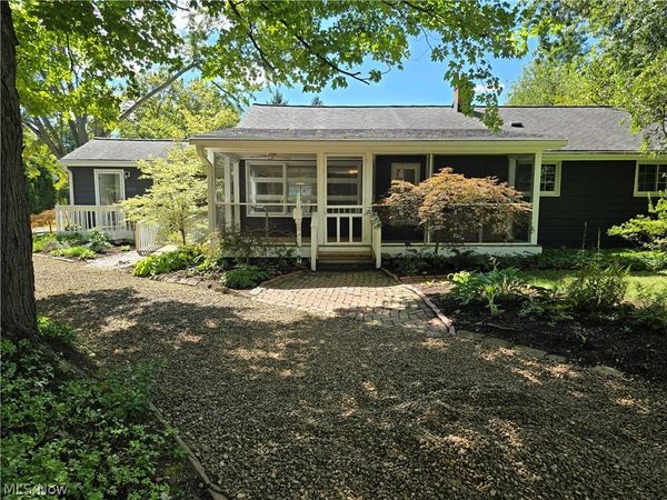 1800 Liberty Drive, Akron, OH 44313