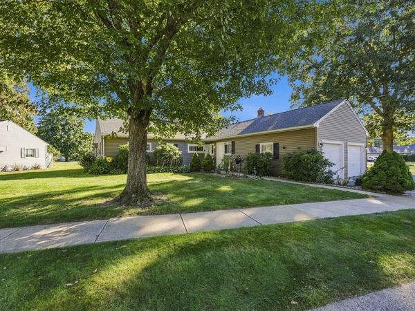 132 Horseshoe Dr, Unit 132, Chicopee, MA 01022