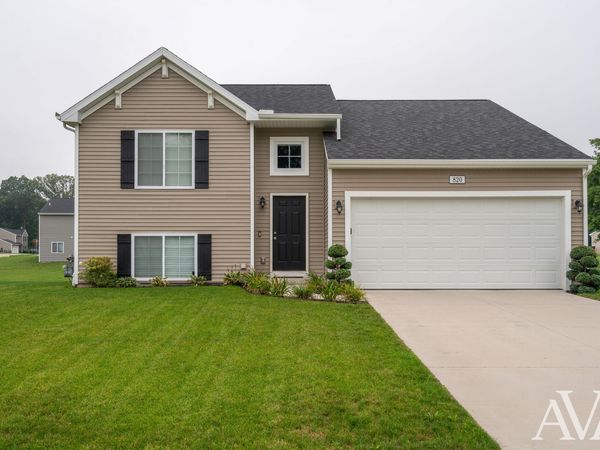 820 Harvest Drive, Wayland, MI 49348