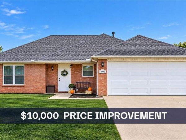 1090 Sunflower Street, Centerton, AR 72719