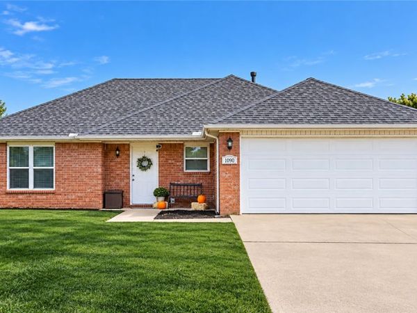1090 Sunflower Street, Centerton, AR 72719