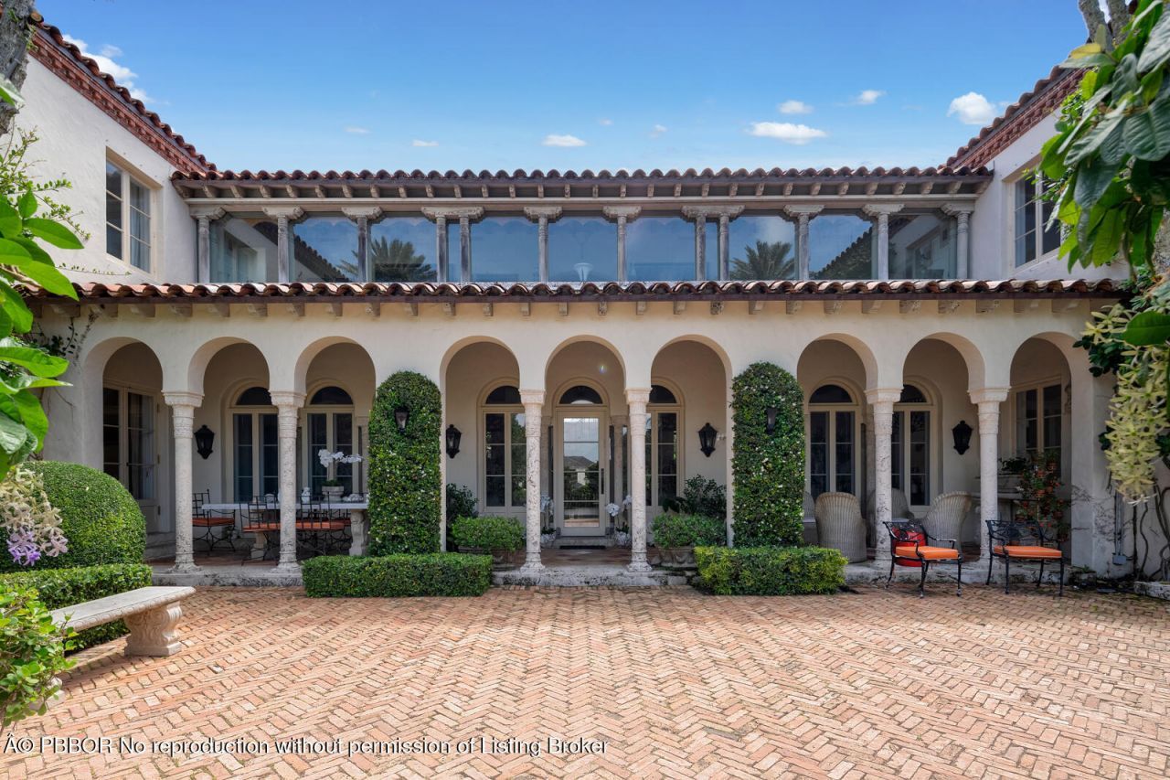 111 Via Del Lago, Palm Beach, FL 33480 Photo