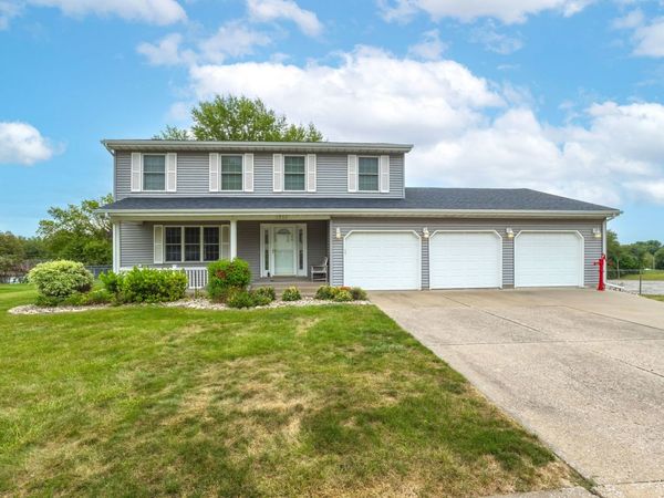 3715 Fairhaven Road , Davenport, IA 52807