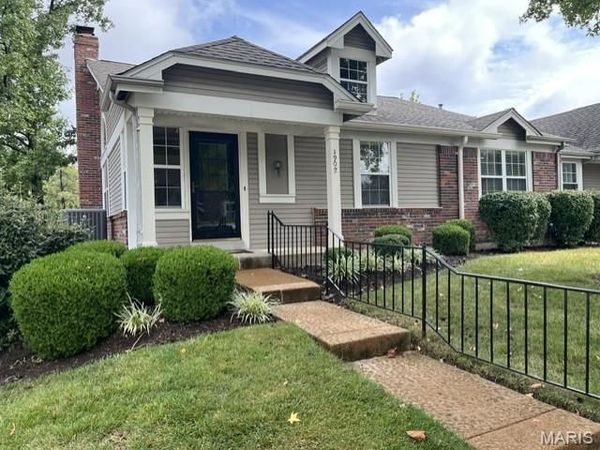 1902 Baxter Ridge Drive, Chesterfield, MO 63017