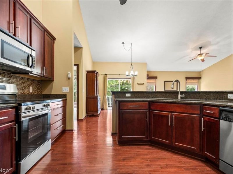 3700 Heron Drive, Lorain, OH 44053 Photo 3