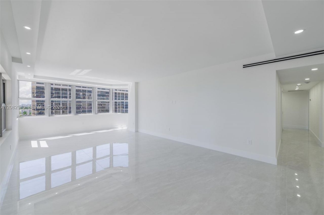1985 S Ocean Dr, Unit 8Q, Hallandale Beach, FL 33009 Photo