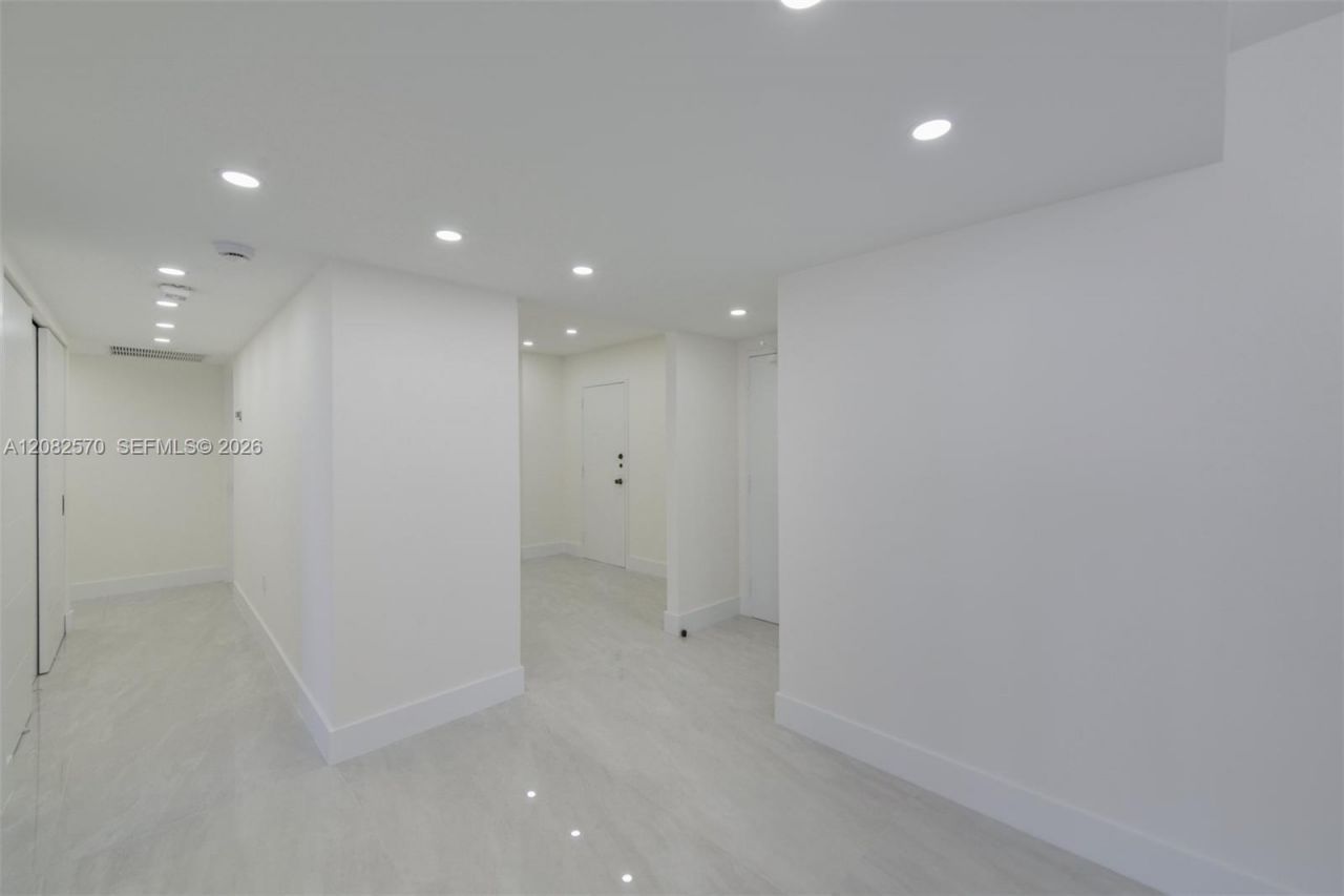 1985 S Ocean Dr, Unit 8Q, Hallandale Beach, FL 33009 Photo