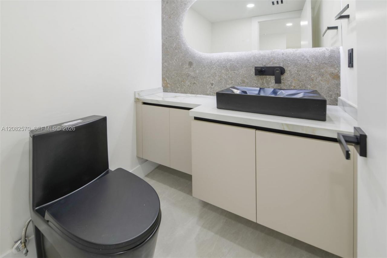 1985 S Ocean Dr, Unit 8Q, Hallandale Beach, FL 33009 Photo