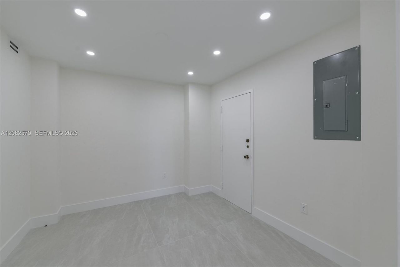 1985 S Ocean Dr, Unit 8Q, Hallandale Beach, FL 33009 Photo