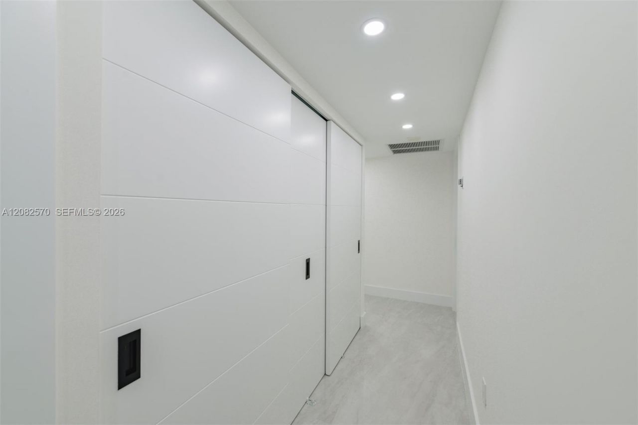 1985 S Ocean Dr, Unit 8Q, Hallandale Beach, FL 33009 Photo