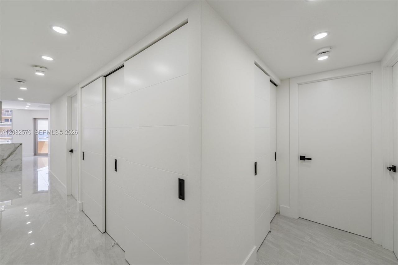 1985 S Ocean Dr, Unit 8Q, Hallandale Beach, FL 33009 Photo