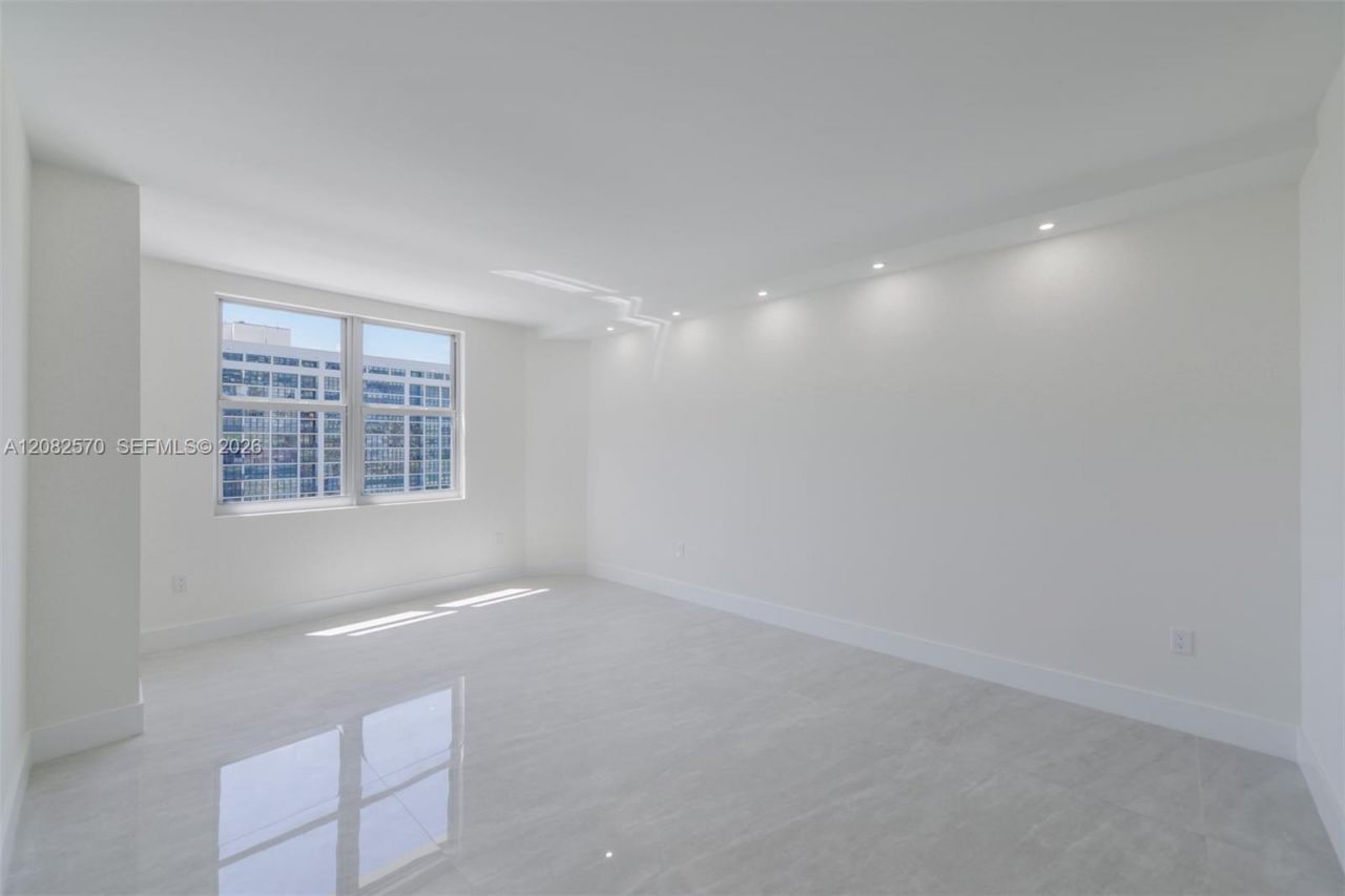 1985 S Ocean Dr, Unit 8Q, Hallandale Beach, FL 33009 Photo