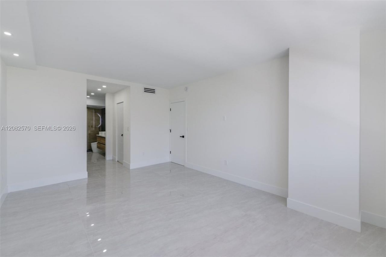 1985 S Ocean Dr, Unit 8Q, Hallandale Beach, FL 33009 Photo