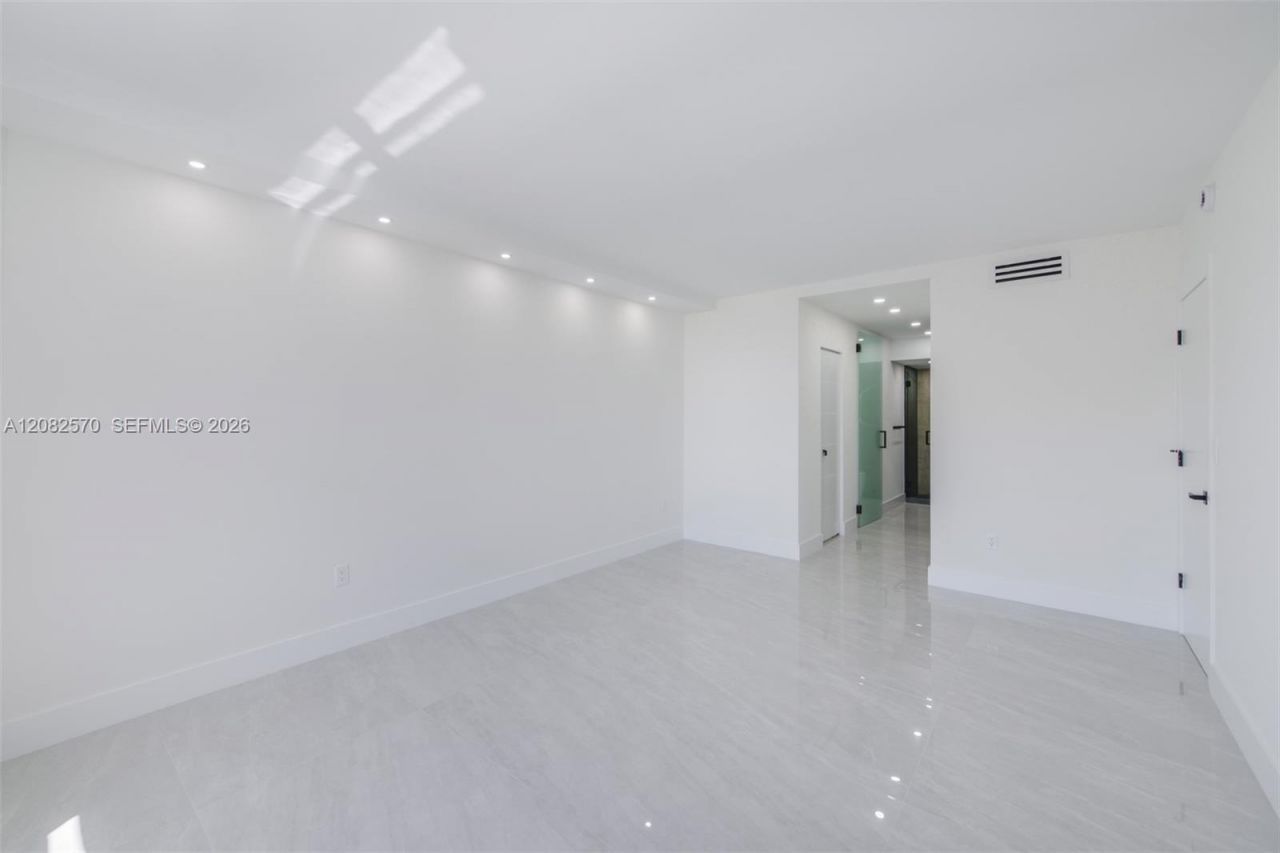 1985 S Ocean Dr, Unit 8Q, Hallandale Beach, FL 33009 Photo