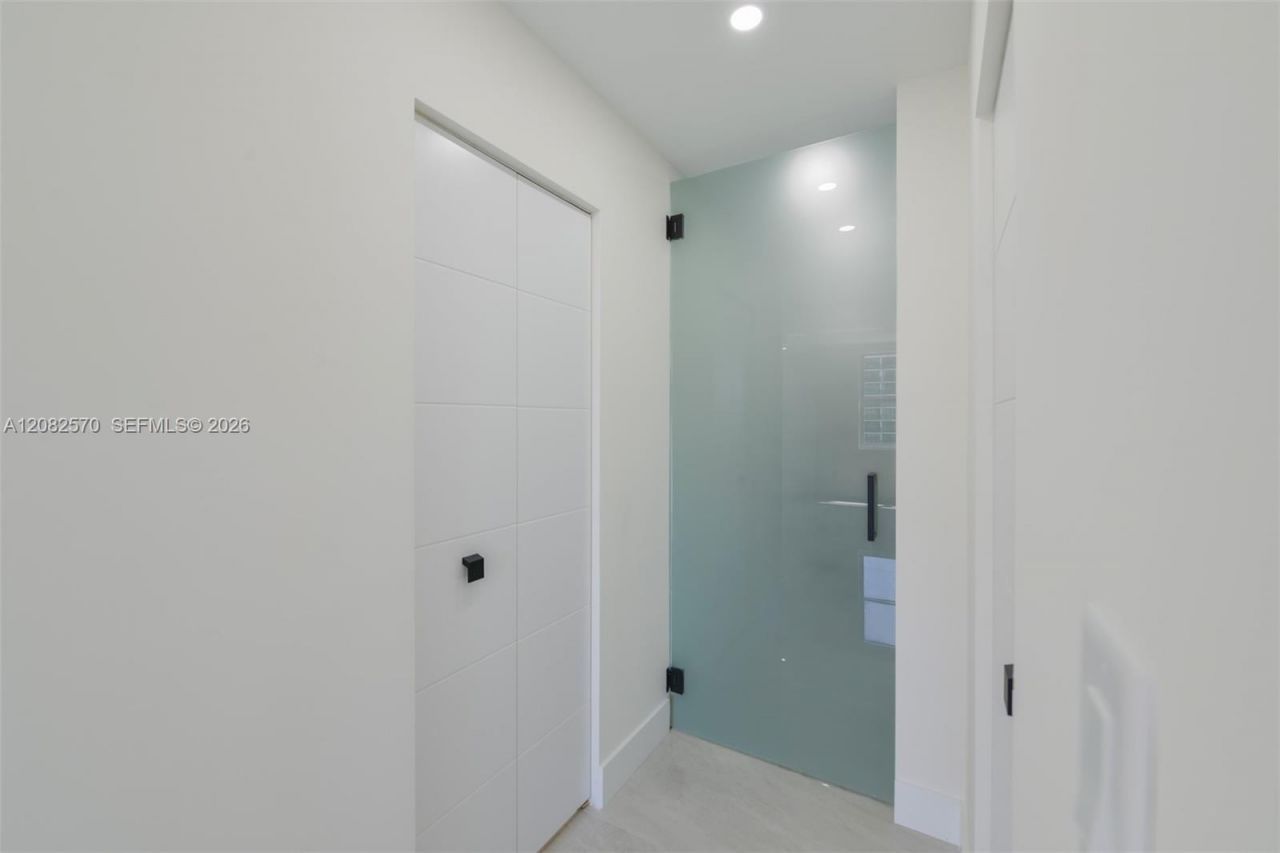 1985 S Ocean Dr, Unit 8Q, Hallandale Beach, FL 33009 Photo