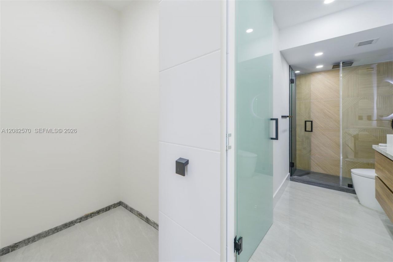 1985 S Ocean Dr, Unit 8Q, Hallandale Beach, FL 33009 Photo