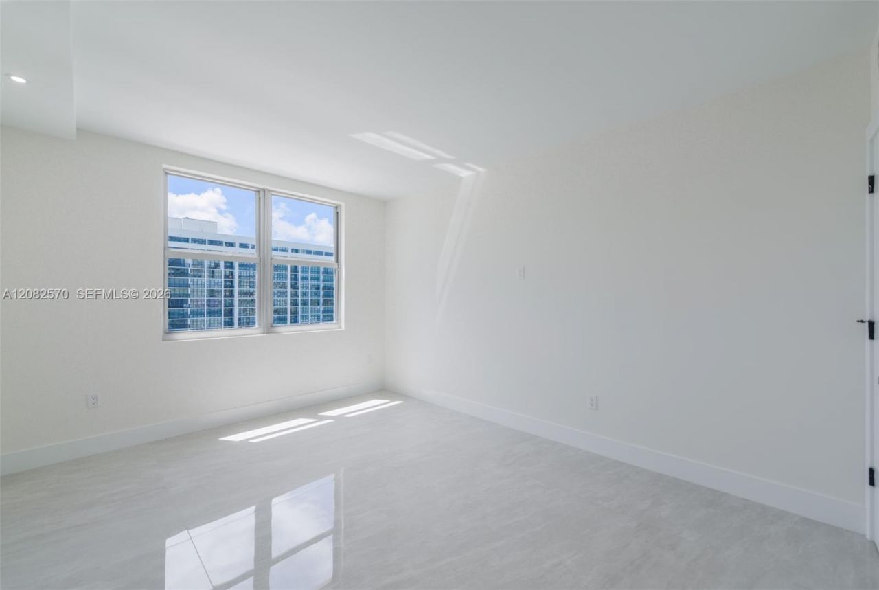 1985 S Ocean Dr, Unit 8Q, Hallandale Beach, FL 33009 Photo