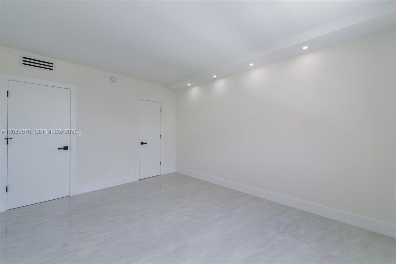 1985 S Ocean Dr, Unit 8Q, Hallandale Beach, FL 33009 Photo