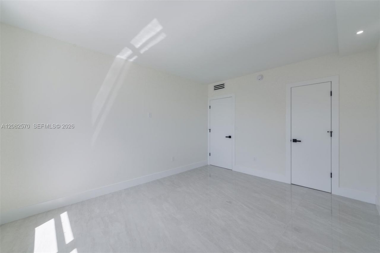1985 S Ocean Dr, Unit 8Q, Hallandale Beach, FL 33009 Photo