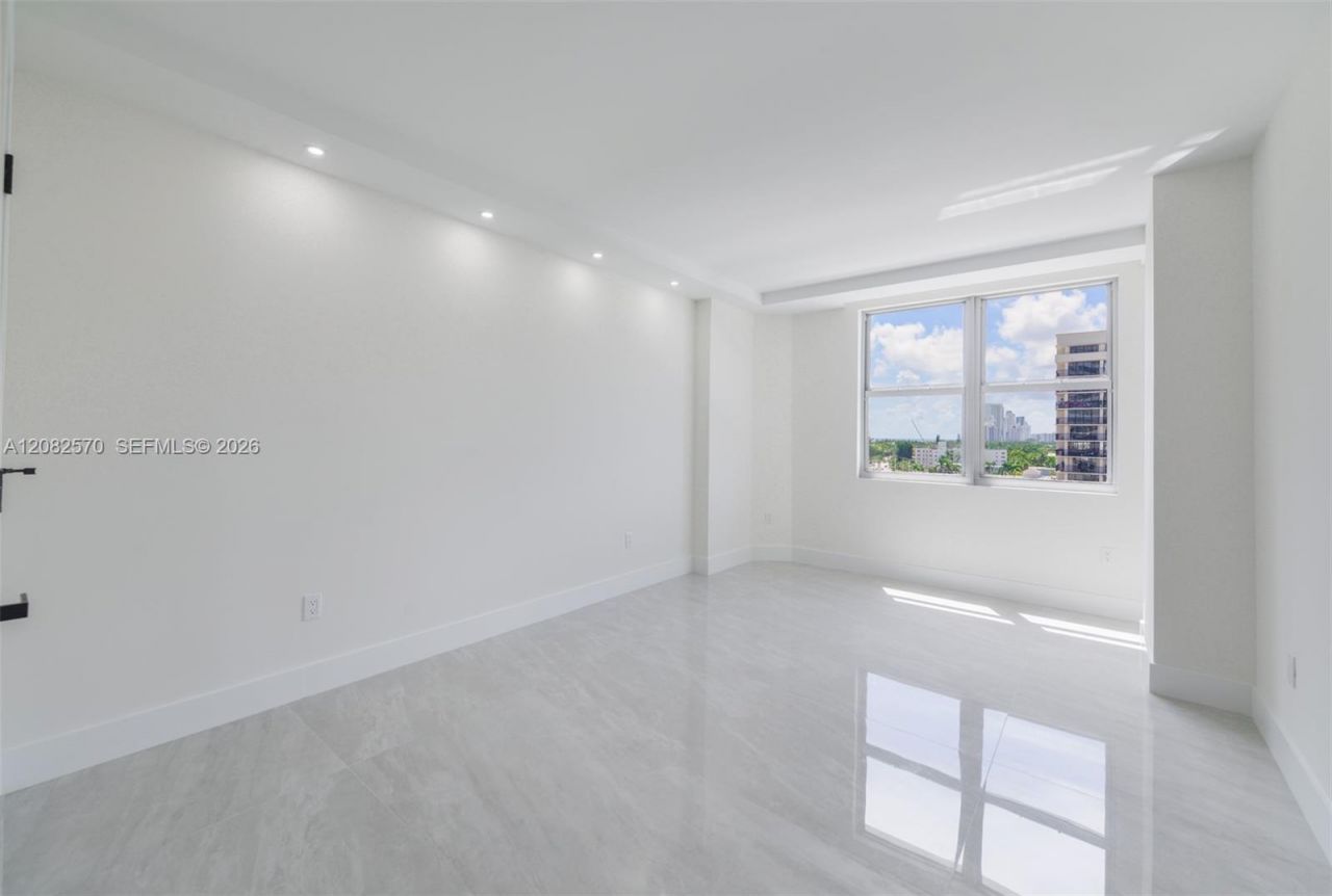 1985 S Ocean Dr, Unit 8Q, Hallandale Beach, FL 33009 Photo