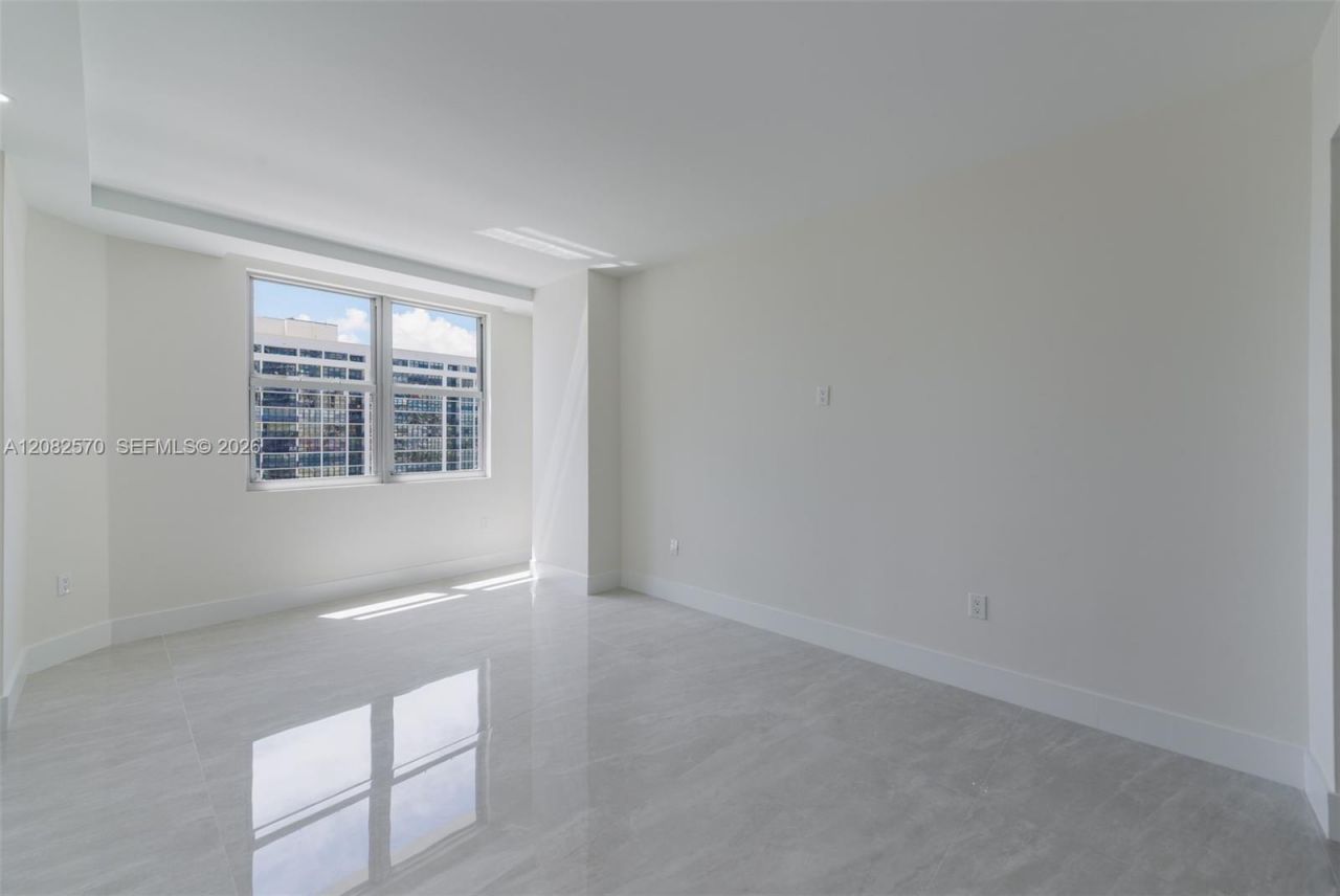 1985 S Ocean Dr, Unit 8Q, Hallandale Beach, FL 33009 Photo