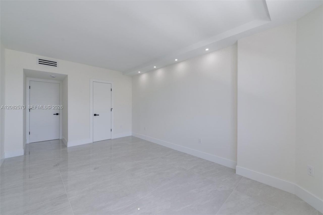 1985 S Ocean Dr, Unit 8Q, Hallandale Beach, FL 33009 Photo