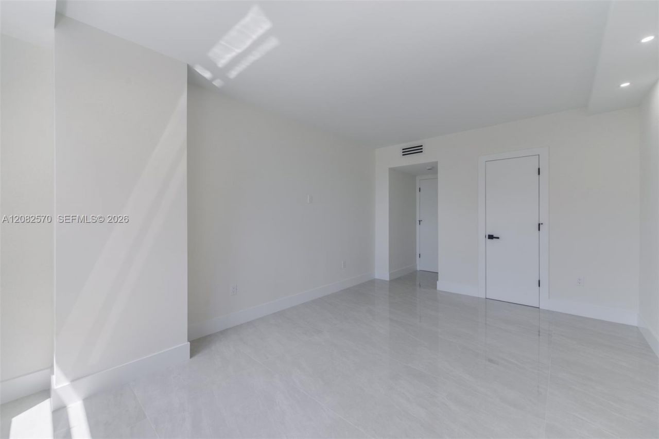1985 S Ocean Dr, Unit 8Q, Hallandale Beach, FL 33009 Photo