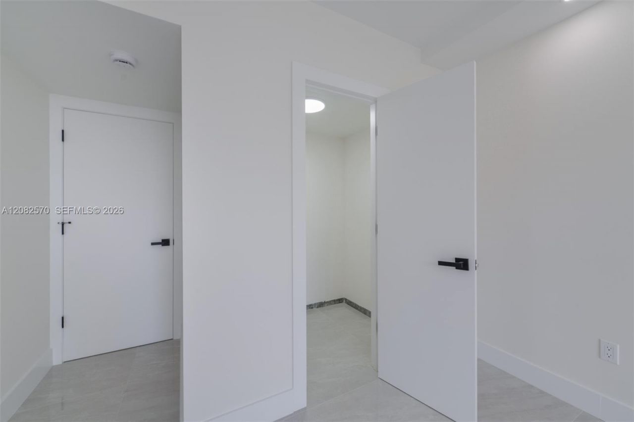 1985 S Ocean Dr, Unit 8Q, Hallandale Beach, FL 33009 Photo