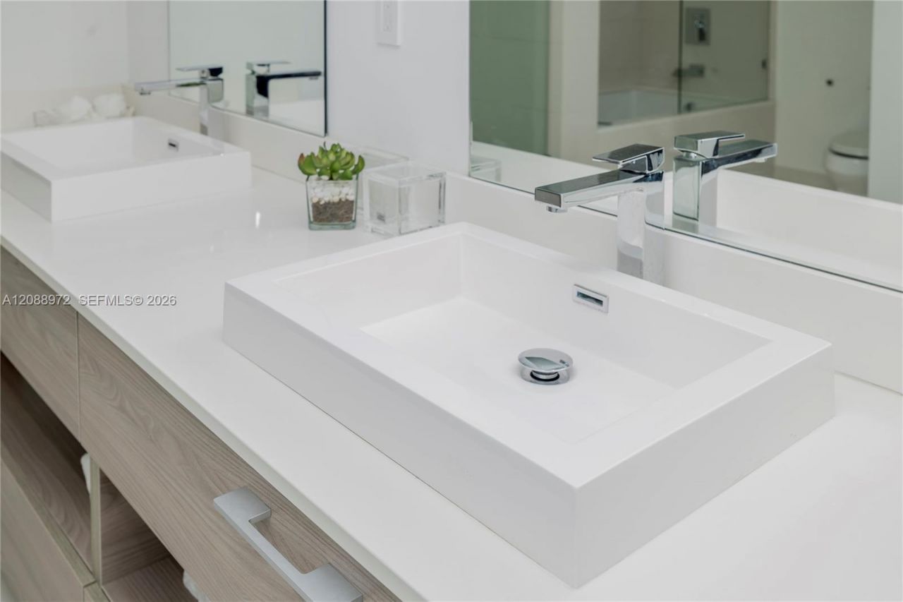 1300 S Miami Ave , Unit 2210, Miami, FL 33130 Photo