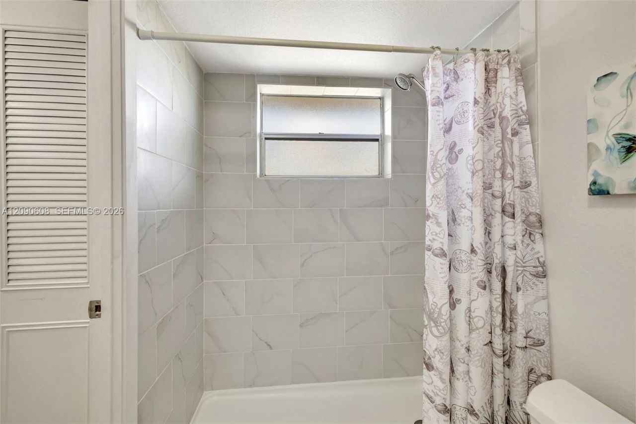 5002 NW 35th St , Unit 306, Lauderdale Lakes, FL 33319 Photo