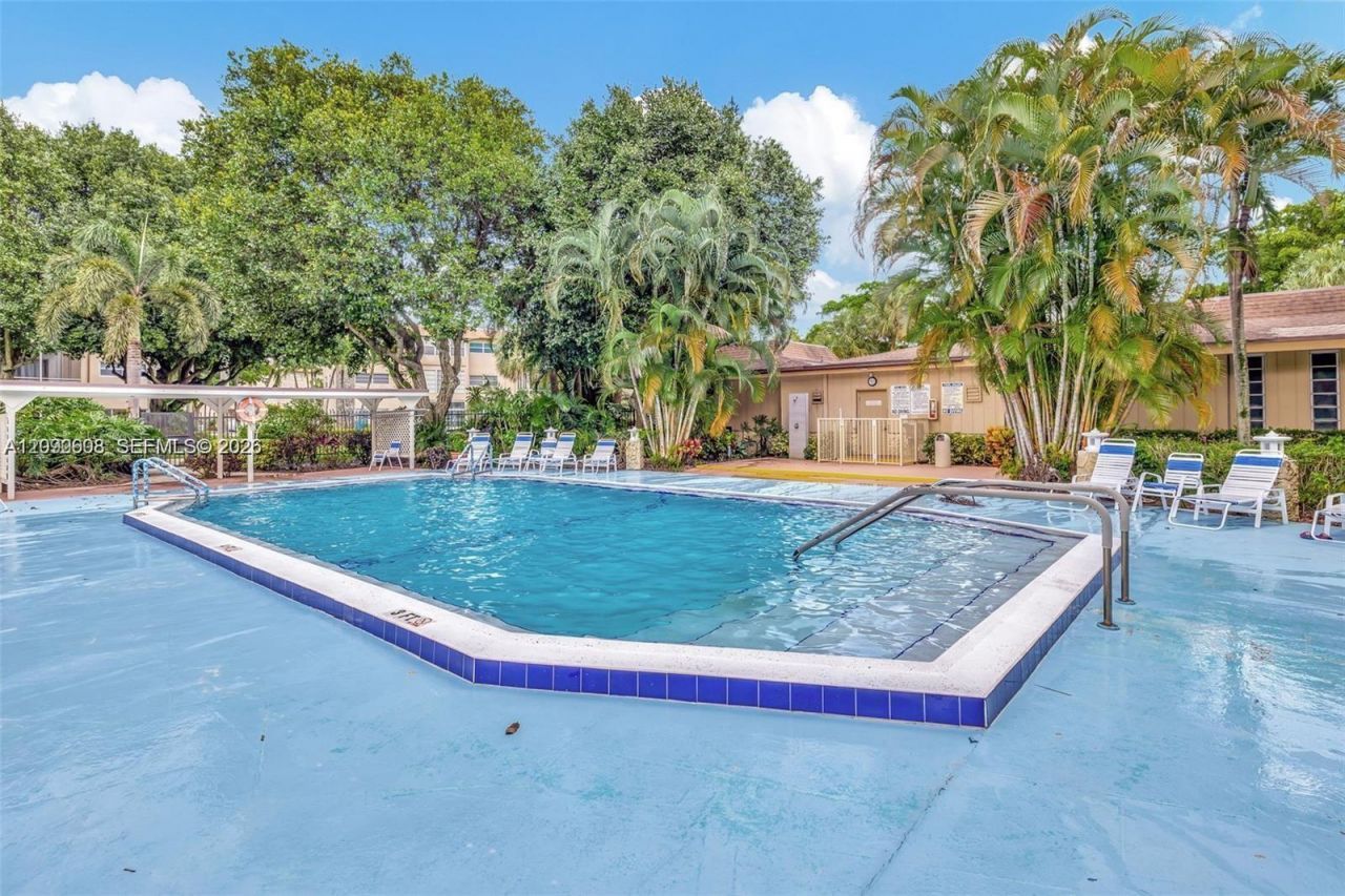 5002 NW 35th St , Unit 306, Lauderdale Lakes, FL 33319 Photo