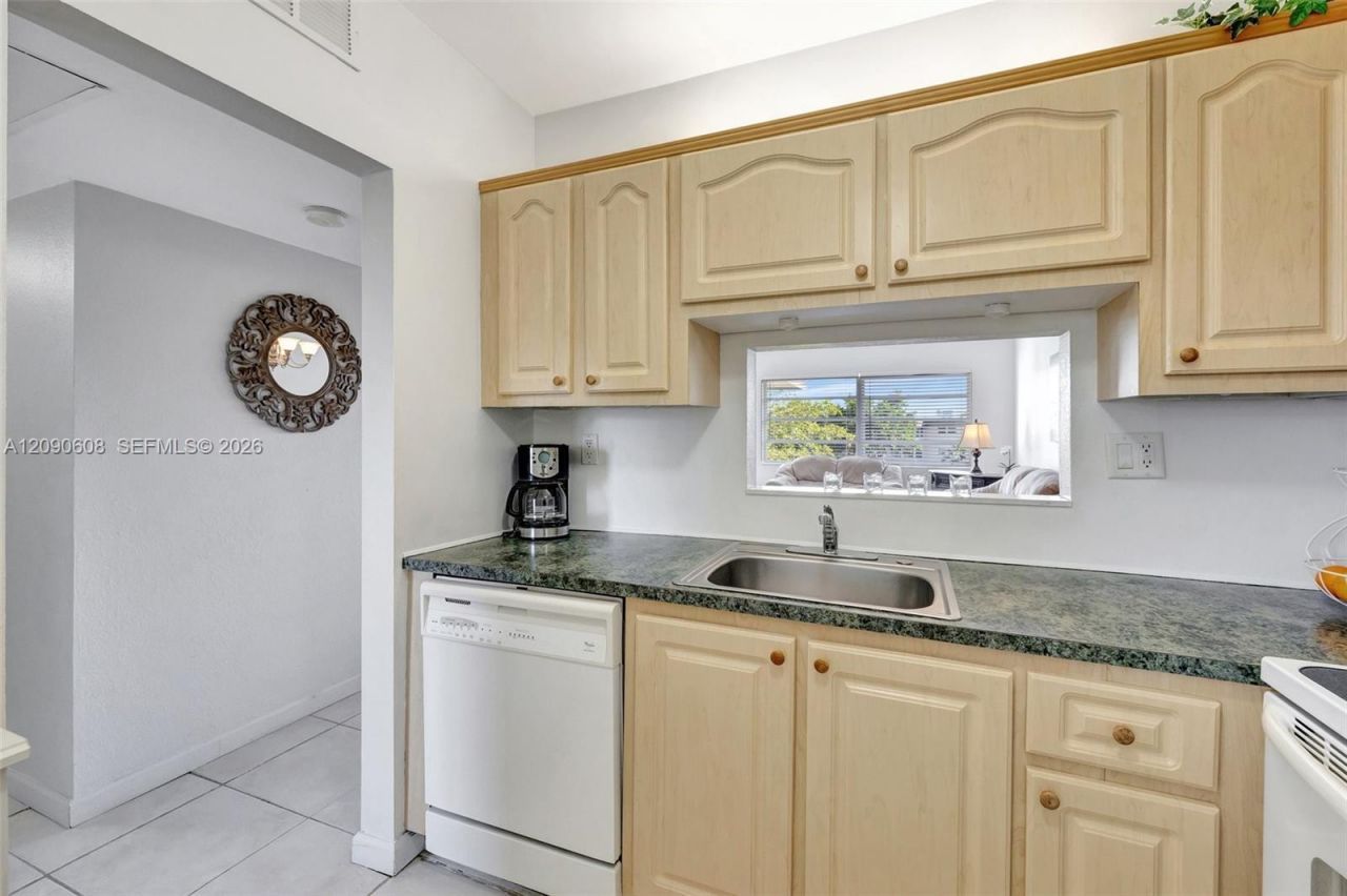 5002 NW 35th St , Unit 306, Lauderdale Lakes, FL 33319 Photo