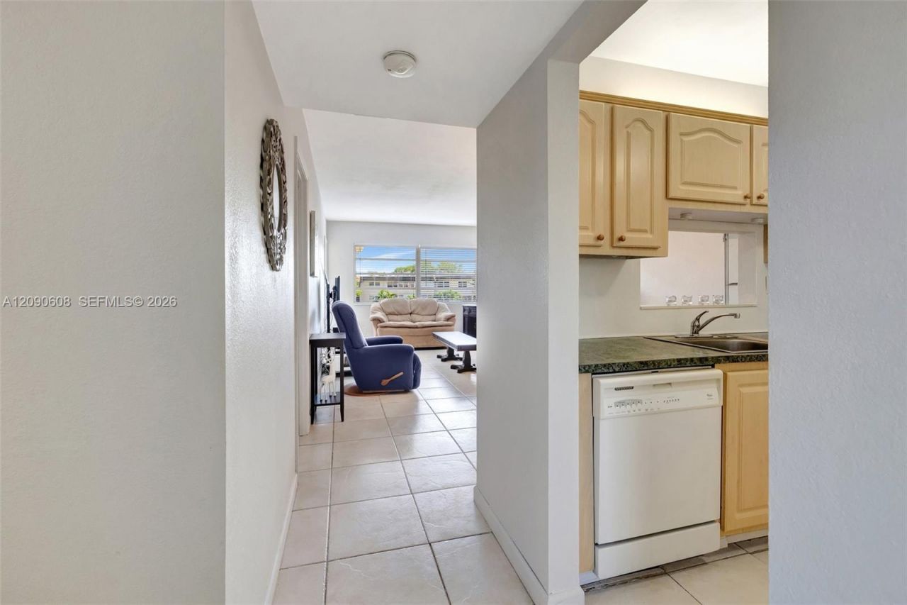 5002 NW 35th St , Unit 306, Lauderdale Lakes, FL 33319 Photo