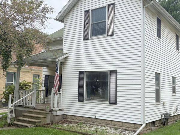725 N Cochran Avenue, Charlotte, MI 48813