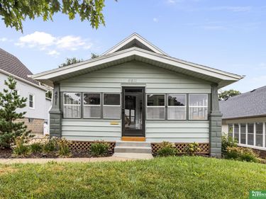 4811 Pierce Street, Omaha, NE 68106