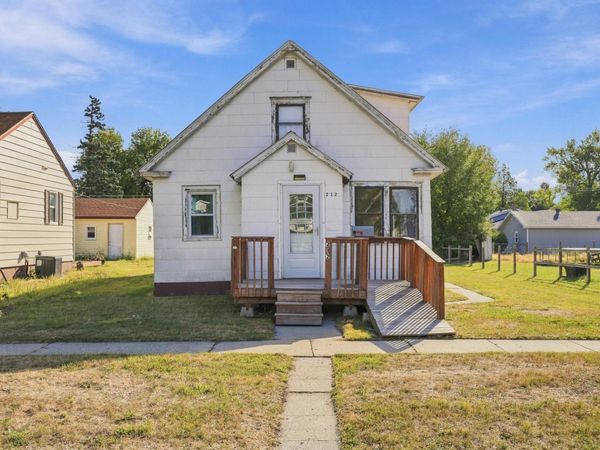 212 10th Street N, Breckenridge, MN 56520
