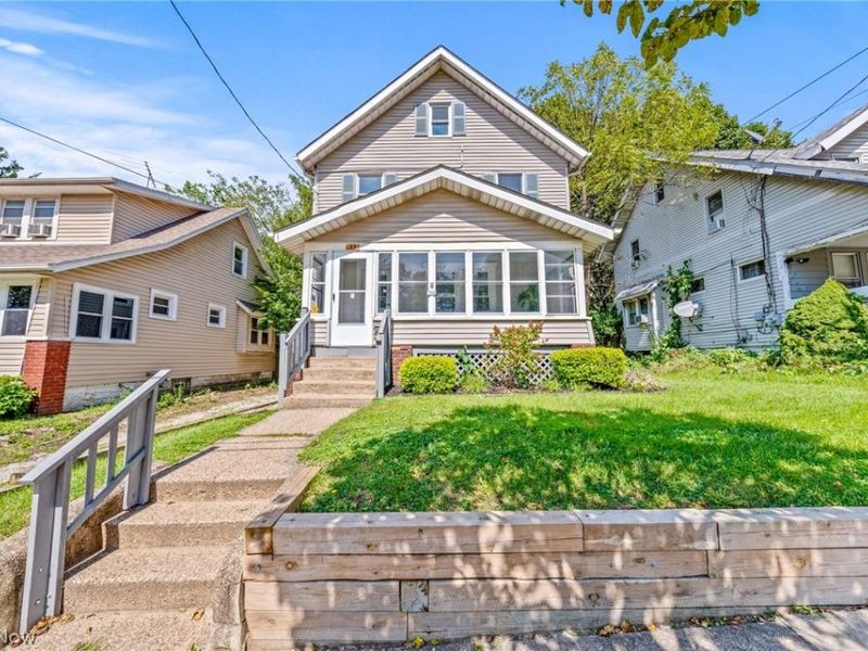 33 Brighton Drive, Akron, OH 44301 Photo 1