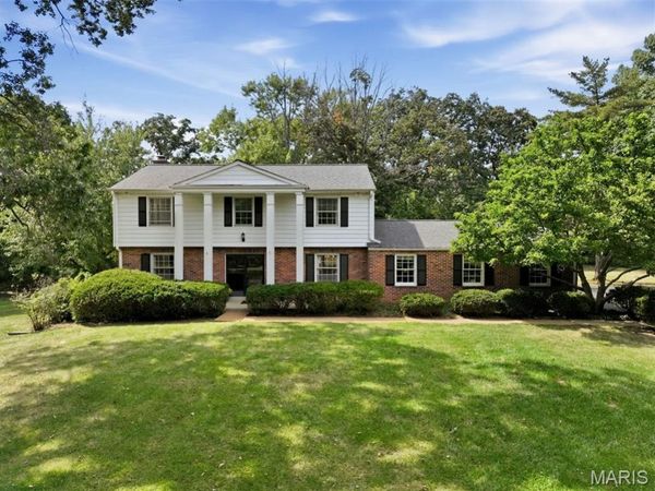 2073 Willow Leaf Drive, Frontenac, MO 63131