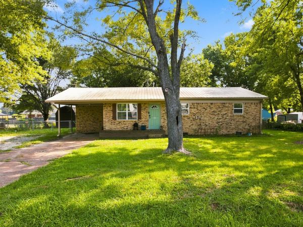135 Glover St , Atwood, TN 38220