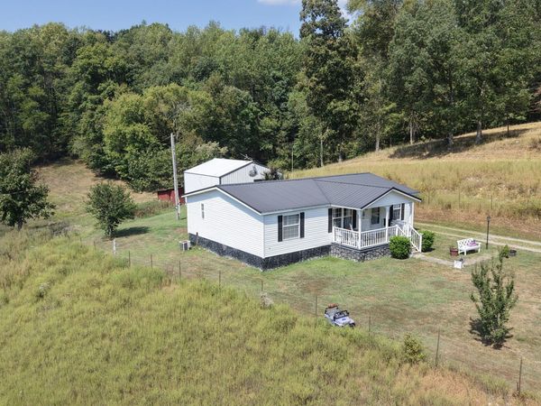 394 Leaths Branch Rd , Westmoreland, TN 37186