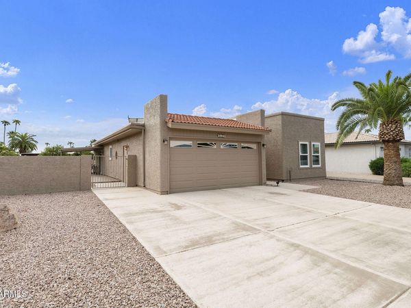 25843 S NEW TOWN Drive, Sun Lakes, AZ 85248