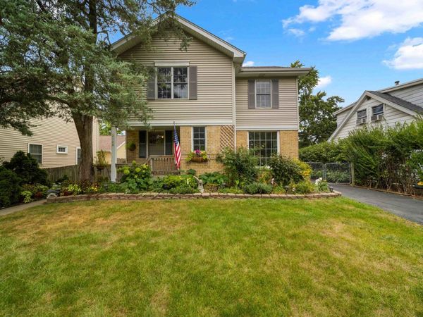 2126 Hickory Court , Glenview, IL 60025