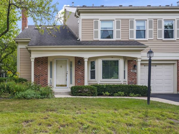 2017 N Charter Point Drive N, Arlington Heights, IL 60004
